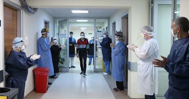 Türkiye’de koronavirüs nedeniyle son 24 saatte 18 kişi hayatını kaybetti