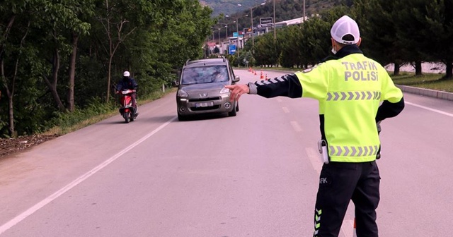 Türkiye genelindeki denetimlerde 18 bin sürücüye &#039;cep telefonu&#039; cezası