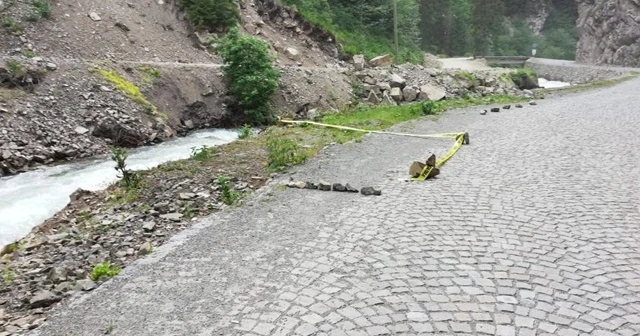 Uzungöl'de bisikleti ile dereye düşen kadın kurtarılamadı