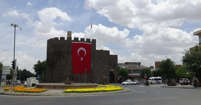 Vaka sayısı artan Diyarbakır'da vatandaşlar eve çekildi