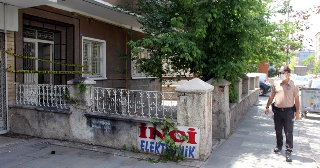 Yakınlarına ziyarete gitti! Apartman karantinaya alındı