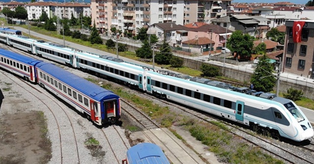 Yerli ve milli hızlı tren raylara iniyor