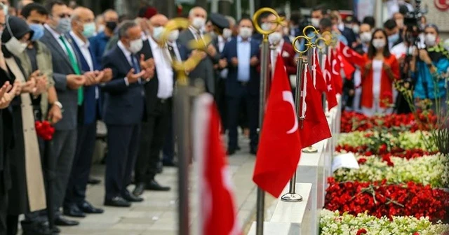 15 Temmuz şehitleri kabirleri başında anıldı