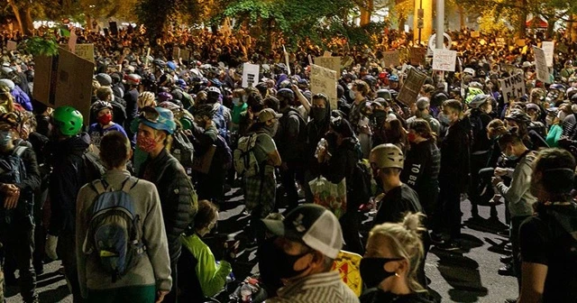 ABD'de güvenlik güçlerinin göstericilere müdahalesi protesto edildi