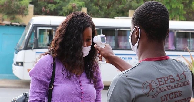 Afrika'da Kovid-19 vaka sayısı 700 bini aştı, can kaybı 15 bine yaklaştı