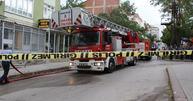 Ankara&#039;da korkutan yangın: Mahsur kalan anne ve çocuklarını itfaiye kurtardı