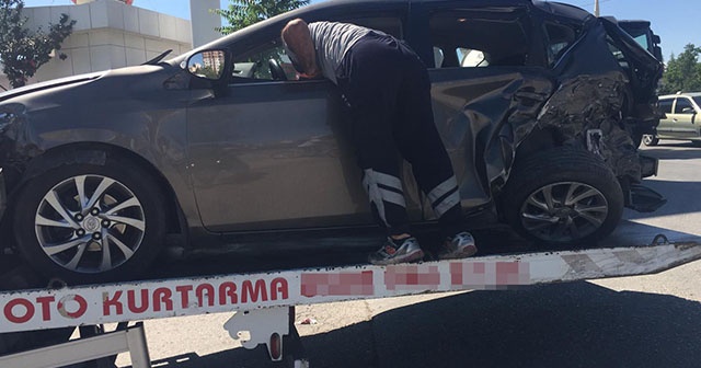 Ankara’da zincirleme kaza 4 sürücü birden yaralandı