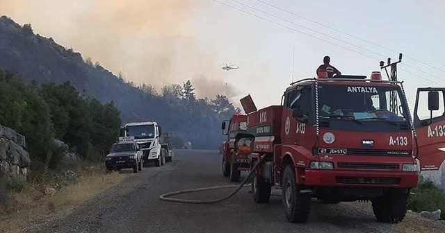 Antalya&#039;da ormanlık alandaki yangın kontrol altına alındı