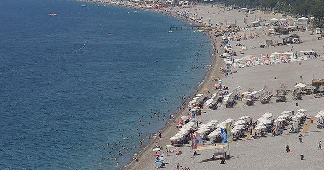 Antalya ve Muğla&#039;da sahillerde yoğunluk yaşanıyor