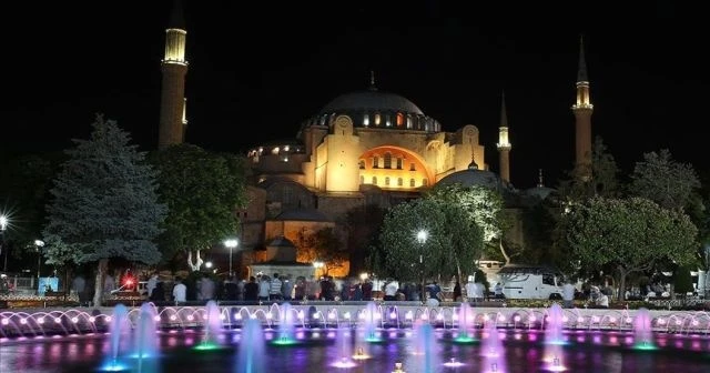 Arap gazeteciler, Ayasofya&#039;nın ibadete açılmasını &#039;tarihi&#039; bir adım olarak değerlendirdi