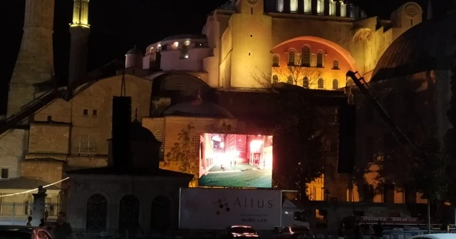 Ayasofya Camii'ndeki çalışmaları vatandaşlar canlı olarak izliyor