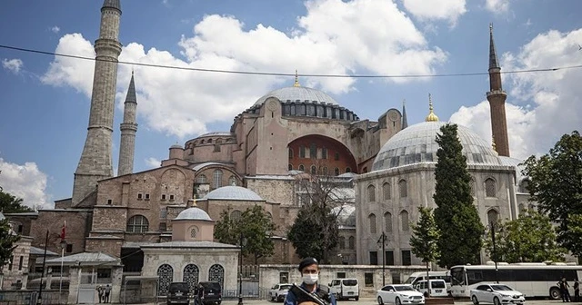 Ayasofya Camisi'nde açılış hazırlıkları sürüyor