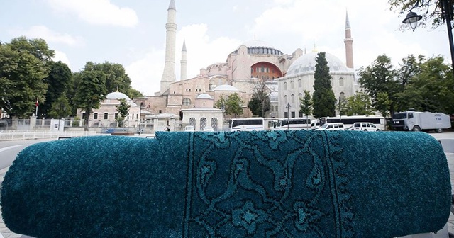 Ayasofya Camisi&#039;nin halıları tamamen yerli yünden üretildi