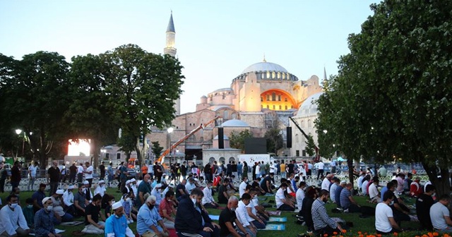 Ayasofya&#039;da dua programı başladı