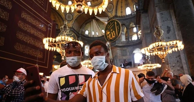 Ayasofya-i Kebir Cami-i Şerifi'ne ziyaretler sürüyor