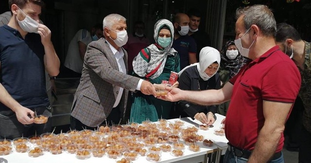 Ayasofya&#039;nın ibadete açılması dolayısıyla lokma dağıtıldı