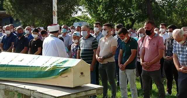 Aynı yerde boğulan iki arkadaş aynı yerde defnedildi