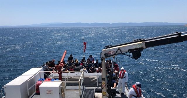 Ayvalık’ta 57 düzensiz göçmen kurtarıldı