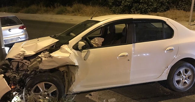 Babasının kiraladığı otomobili çaldı, polis otosuna çarpınca yakalandı