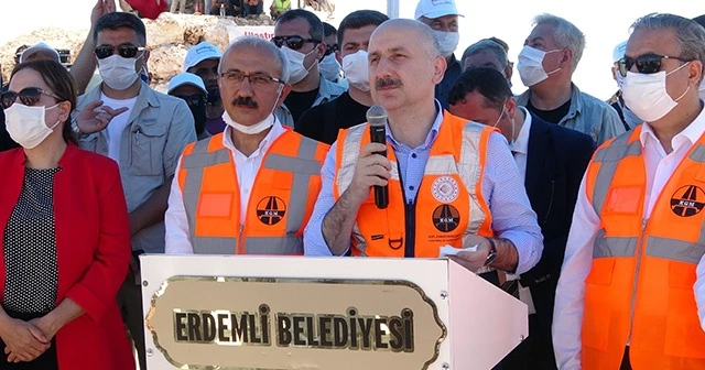 Bakan Karaismailoğlu: &quot;Hayatınızı kolaylaştıracak projelerle yanınızda olacağız&quot;