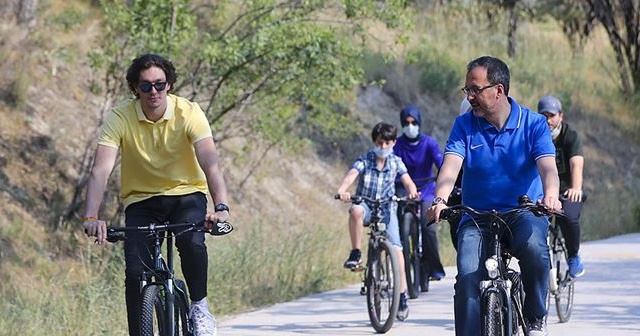 Bakan Kasapoğlu, milli basketbolcu Cedi Osman&#039;ı Ankara&#039;da ağırladı