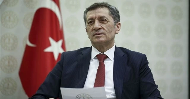 Bakan Selçuk :Patlamada yaralanan iki meslektaşıma acil şifalar diliyorum