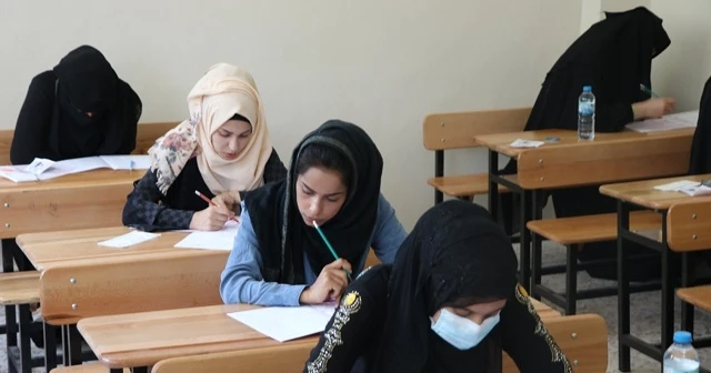 Barış Pınarı Bölgesindeki gençler diploma için ter döktü