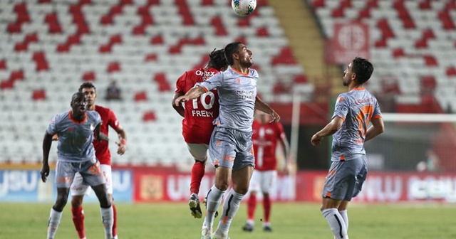 Başakşehir deplasmanda Antalyaspor’u 2-0 yendi