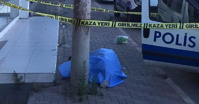 Başını kaldırıma vuran yaşlı adam hayatını kaybetti