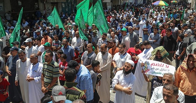 Binlerce kişi Gazze'de 'ilhak' planını protesto etti