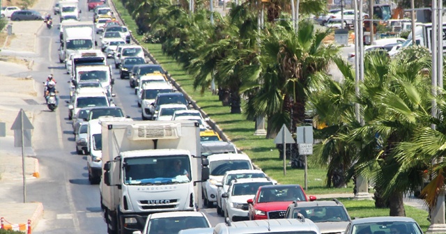 Bodrum’da sahiller doldu, trafik durma noktasına geldi