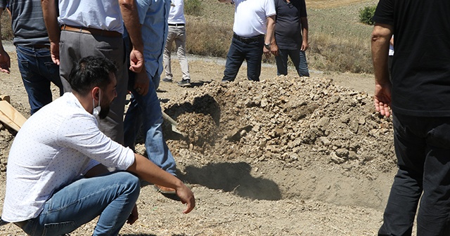 Boğularak ölen polis eşini kendi elleriyle toprağa koydu