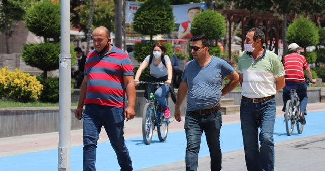 Bolu’da vatandaşlar maske konusunda tedbirsiz