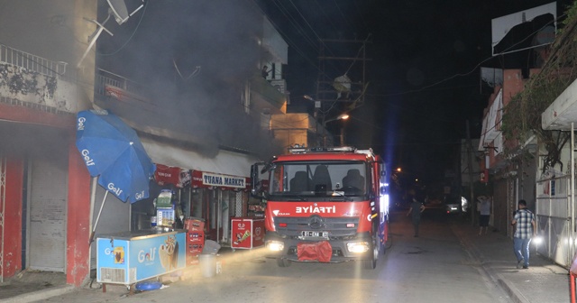 Buzdolabından çıkan yangın bakkalı küle çevirdi