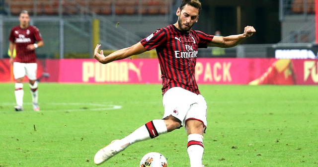 Çalhanoğlu yıldızlaştı, Milan 3 puanı aldı