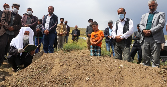 Cezayir&#039;de ölen dayı ile yeğeninin cenazesi defnedildi