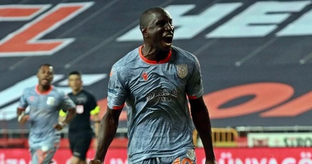 Demba Ba 11. golünü attı