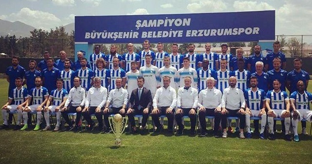 Erzurumspor kupayla poz verdi