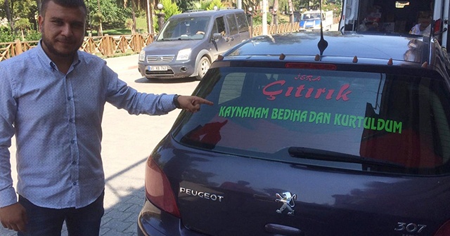 Eşinden ayrıldı, otomobiline &quot;Kaynanam Bediha’dan kurtuldum&quot; yazdırdı