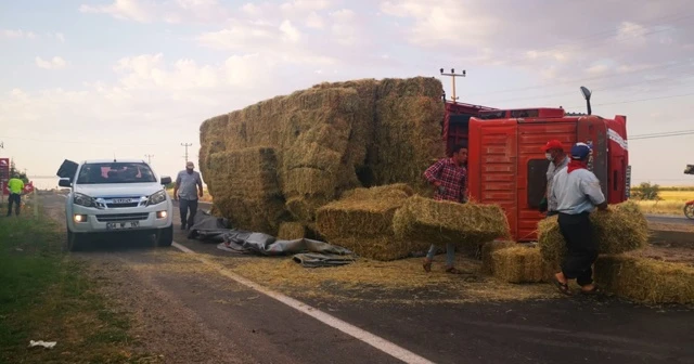 Freni boşalan kamyon, orta refüje çarparak yan yattı