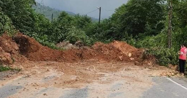 Giresun’da sağanak yağış heyelanlara neden oldu