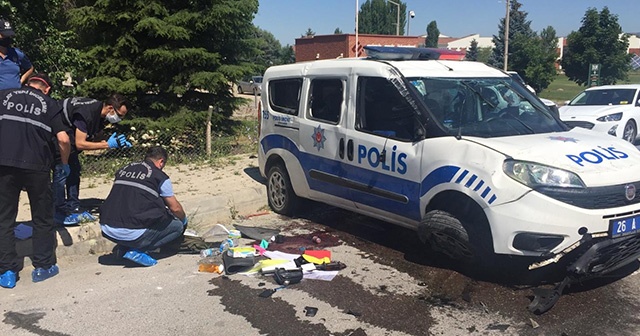 Görevden dönen polis memurları kaza yaptı