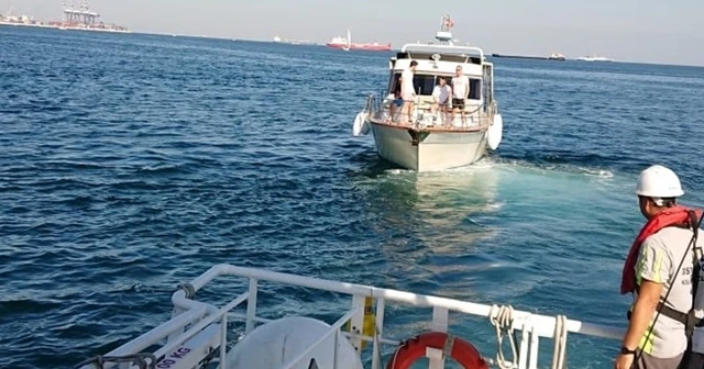 Gürpınar açıklarında sürüklenen teknedeki 12 kişi kurtarıldı