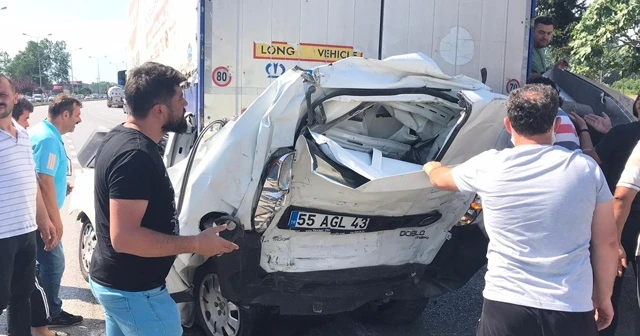 Hafif ticari araç iki tırın arasında preslendi: 1 ölü, 1 yaralı