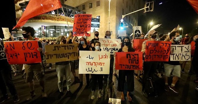 İsrail&#039;de binlerce kişi Başbakan Netanyahu&#039;yu protesto etti