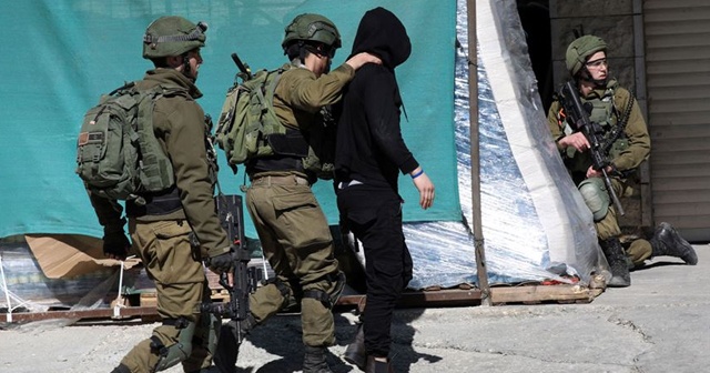 İsrail güçleri Batı Şeria&#039;da 17 Filistinliyi gözaltına aldı