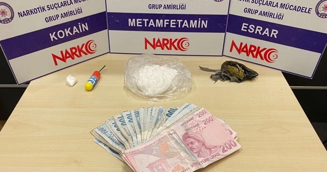 İstanbul'dan Çeşme'ye uyuşturucu getirdiler