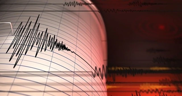 İzmir'de peş peşe deprem!