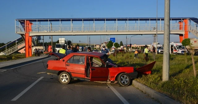 Kazada parçalanan aracın içerisindeki 2 kişi hayatını kaybetti