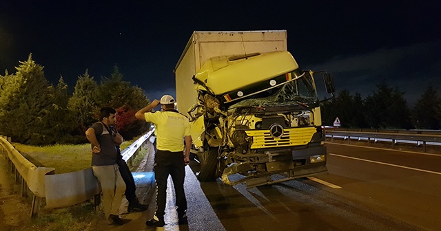 Kocaeli&#039;de tır minibüse çarptı: 9 yaralı